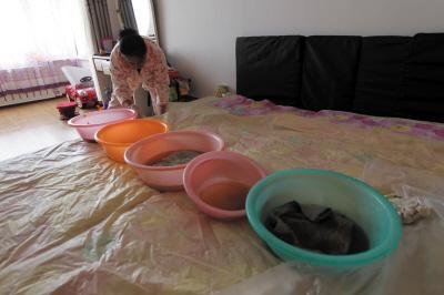 弥渡楼上漏水，住户失联，小区没物管，业主维权难！律师来支招……